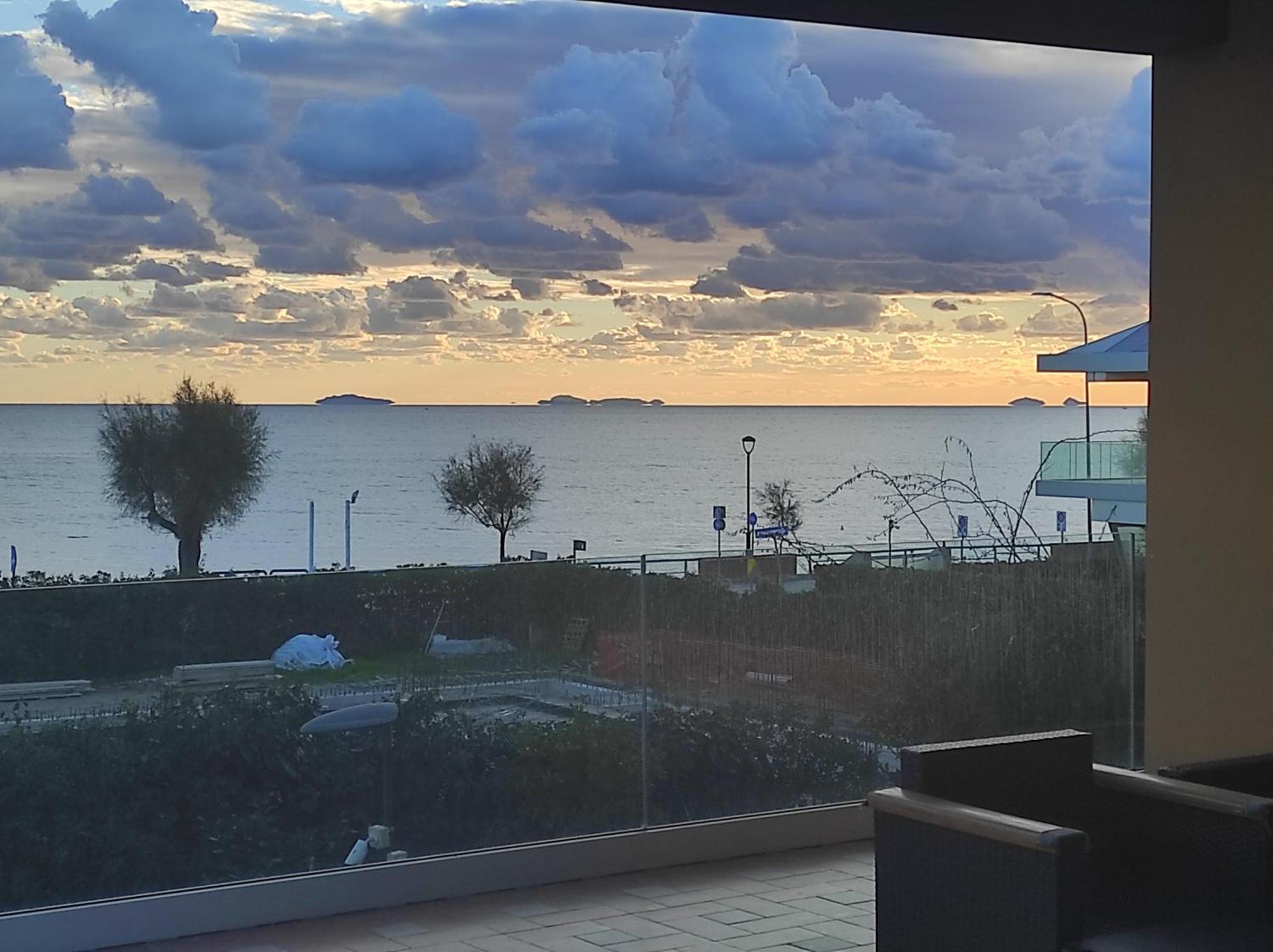 Willa Stella Di Mare Terracina Zewnętrze zdjęcie